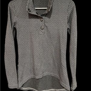 Merrell size S blend top. Cute buttons and soft.